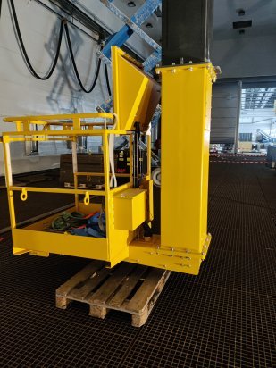 Blastman B20ML manlift installed to the robot chamber